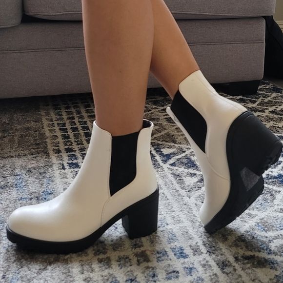 White love Chunky Heel boots - Picture 4 of 5
